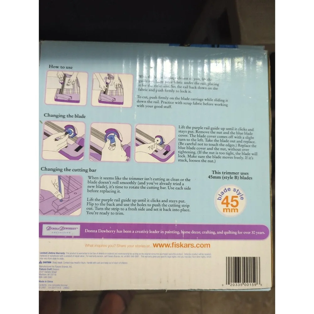Fiskars Donna Dewberry 12 in / 30 cm Fabric Strip Cutter Purple Quilting Tool